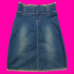 Denim SOLO skirt.